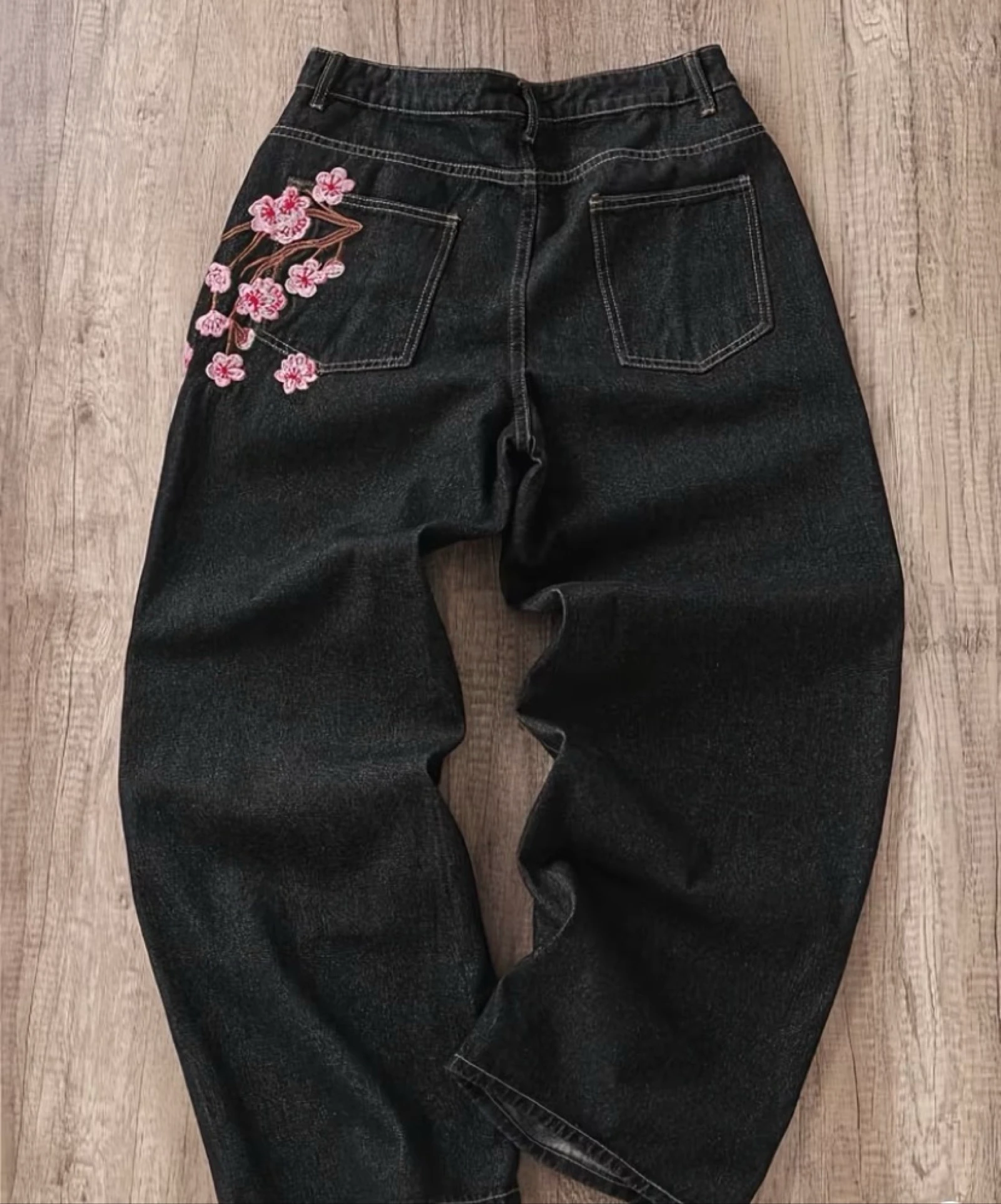 Embroidered black streetwear jeans for men with flower pattern – photo 2